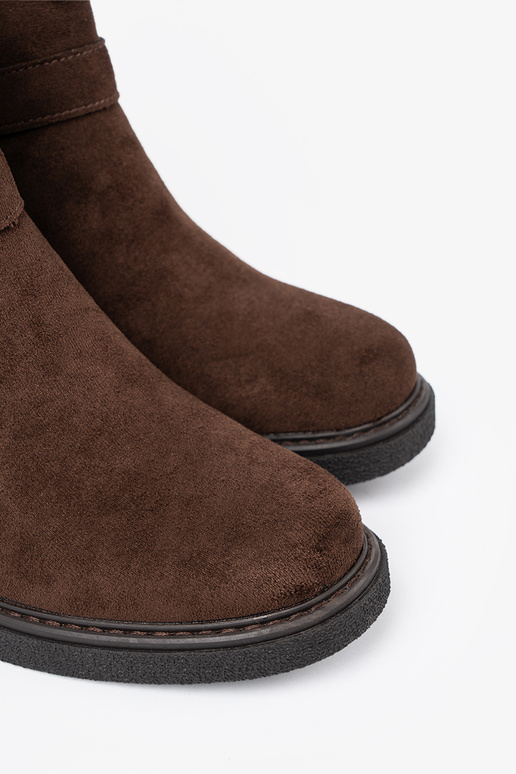 Élégant marron chaussures sur un talon stable Élégant marron chaussures sur un talon stable