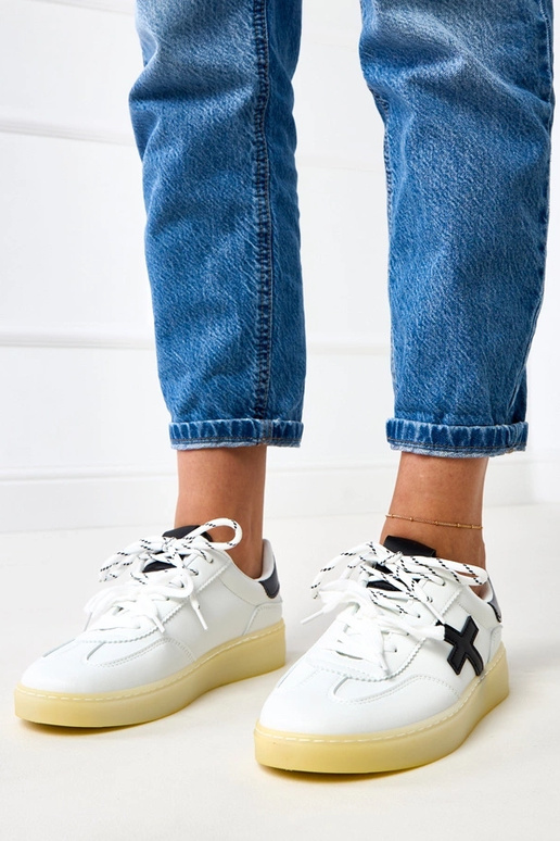 Witte sneakers op platform met zwarte... Witte sneakers op platform met zwarte...