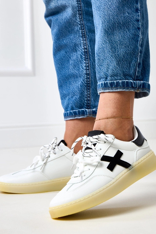 Witte sneakers op platform met zwarte... Witte sneakers op platform met zwarte...