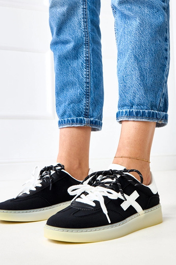 Schwarze Sneakers auf Plattform mit weißem Einsatz Eriksen