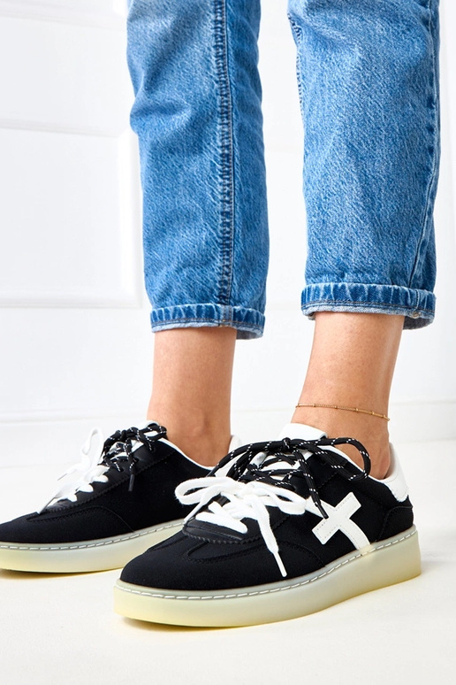 Zwarte sneakers op platform met witte... Zwarte sneakers op platform met witte...