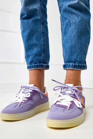 Paarse sneakers op platform...