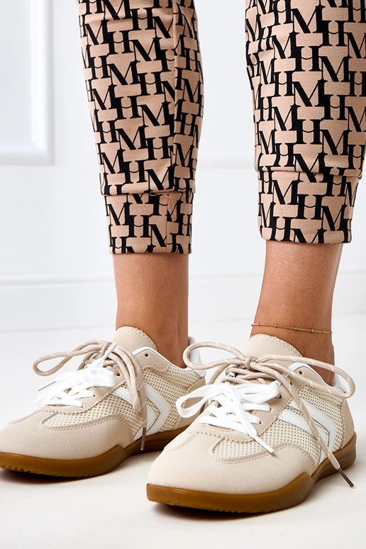 Sandfarbene Volleyball-Sneaker im... Sandfarbene Volleyball-Sneaker im...