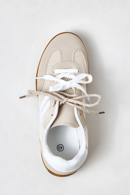 Zandkleurige sportieve schoenen van... Zandkleurige sportieve schoenen van...