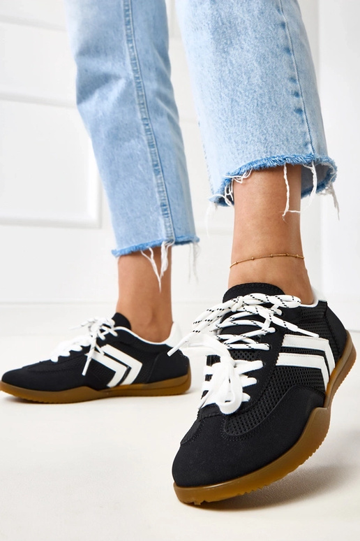 Schwarze Volleyball-Sneaker im... Schwarze Volleyball-Sneaker im...