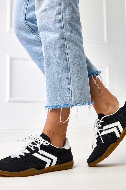 Schwarze Volleyball-Sneaker im... Schwarze Volleyball-Sneaker im...