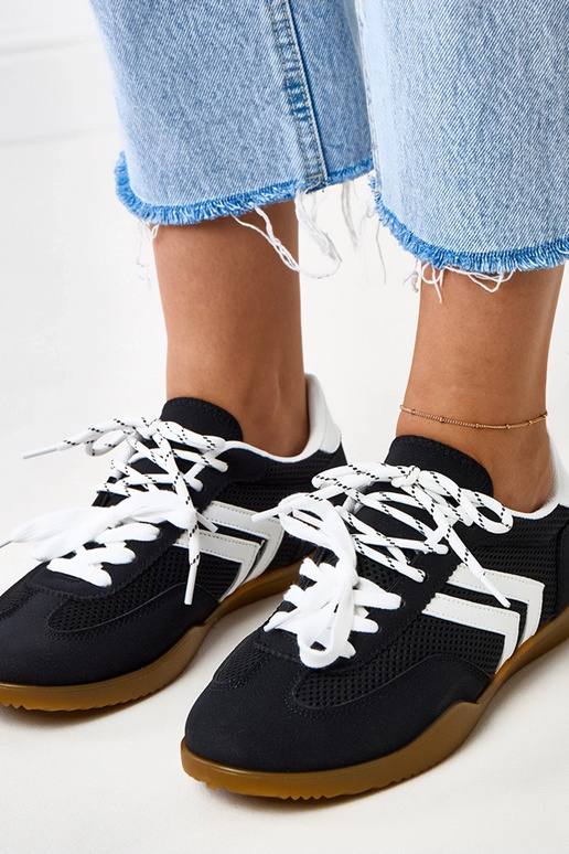 Zwarte sportieve schoenen van netstof... Zwarte sportieve schoenen van netstof...