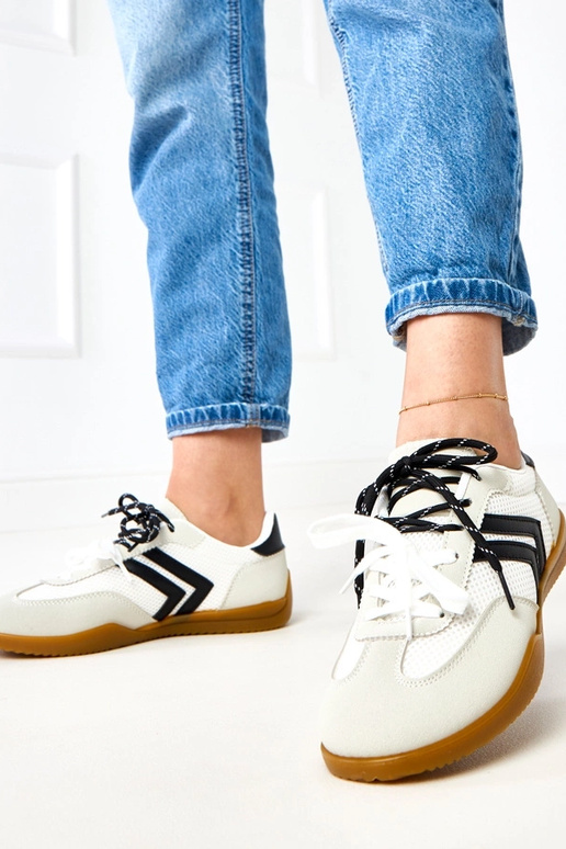 Weiße Volleyball-Sneaker im... Weiße Volleyball-Sneaker im...