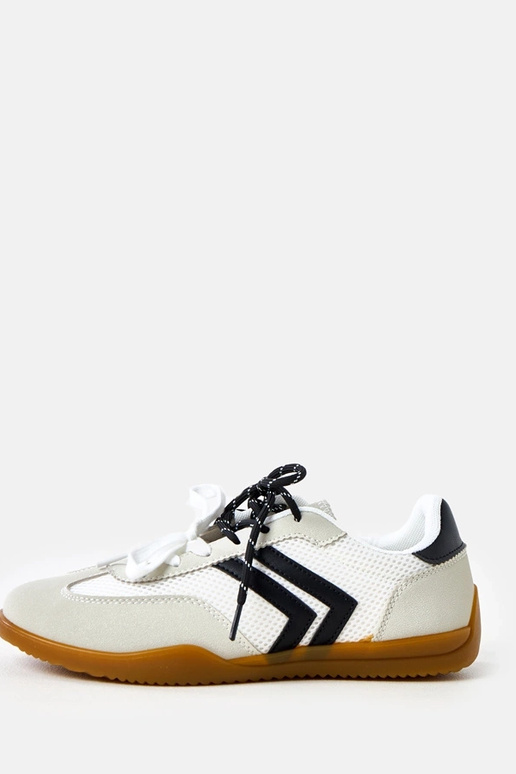 Witte sportieve schoenen van netstof... Witte sportieve schoenen van netstof...