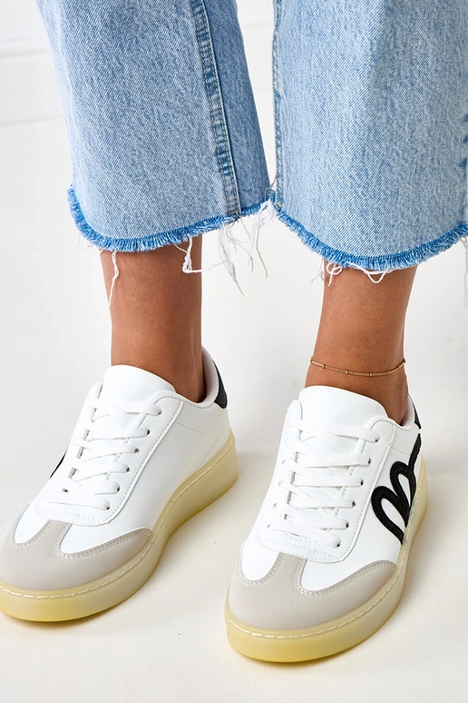 Weiße Sneakers mit Plattform und... Weiße Sneakers mit Plattform und...