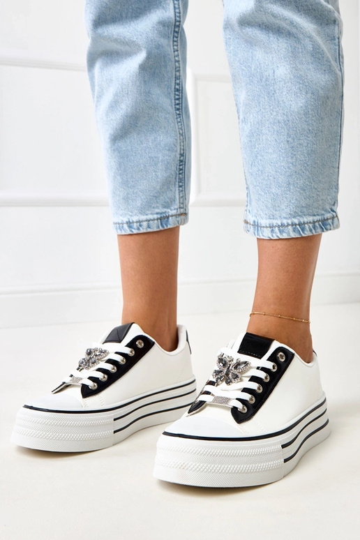 Weiße Sneakers mit Plattform,... Weiße Sneakers mit Plattform,...