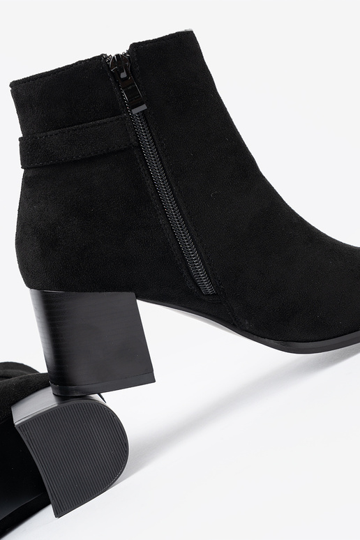Élégant couleur noire chaussures z eleganckim zdobieniem Élégant couleur noire chaussures z eleganckim zdobieniem