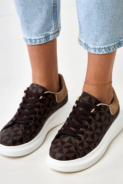 Braune Sneaker mit Plateausohle und... Braune Sneaker mit Plateausohle und...