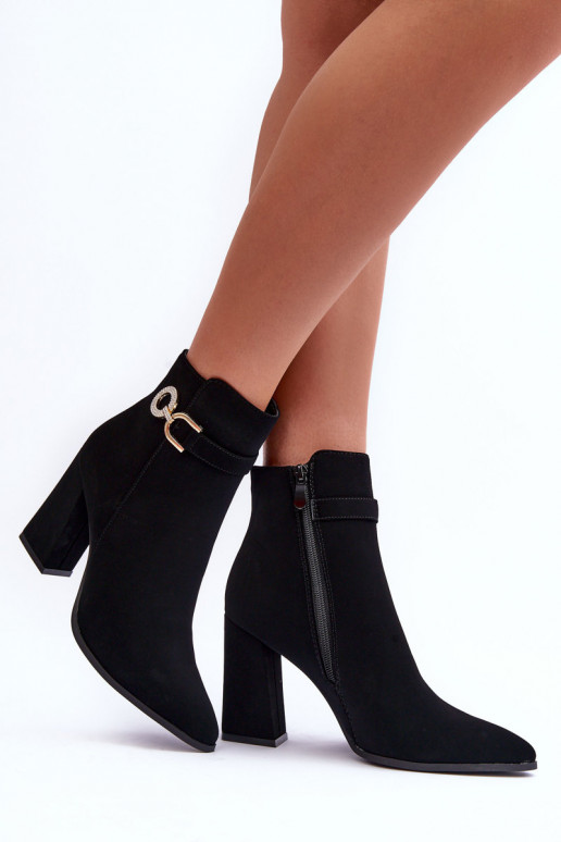 Peau Bottes avec des talons avec des ornements couleur noire Lymall Peau Bottes avec des talons avec des ornements couleur noire Lymall