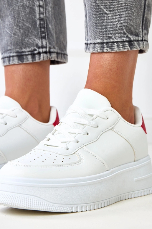 Weiße Sneaker mit Plateausohle und... Weiße Sneaker mit Plateausohle und...