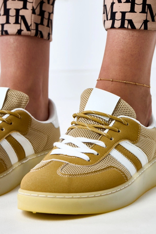 Baskets en mesh jaunes avec insert... Baskets en mesh jaunes avec insert...