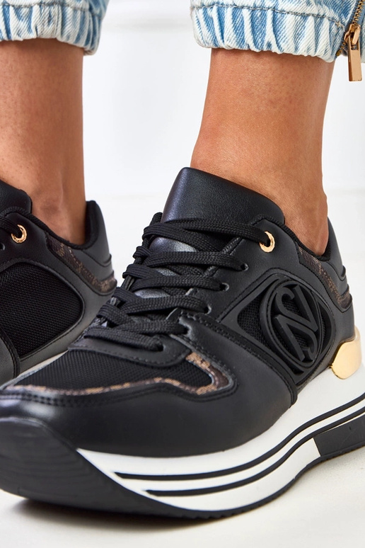 Baskets noires sur plateforme avec...