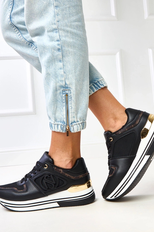 Baskets noires sur plateforme avec...