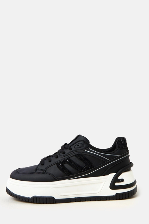 Baskets noires sur plateforme... Baskets noires sur plateforme...