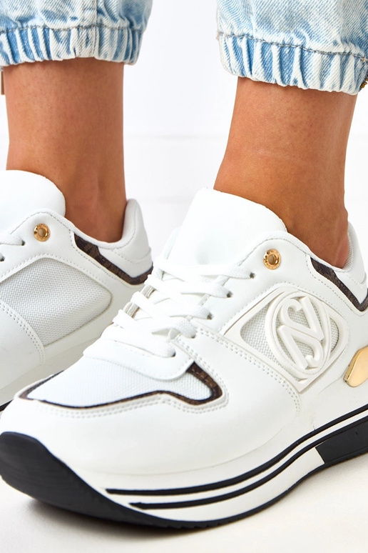 Wit-zwart sneakers op een platform... Wit-zwart sneakers op een platform...