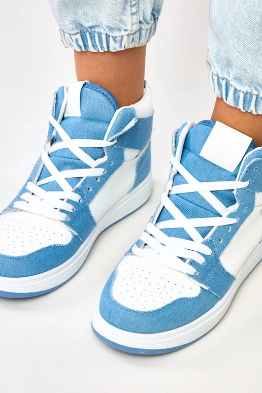 Hoge sneakers boven de enkel met... Hoge sneakers boven de enkel met...