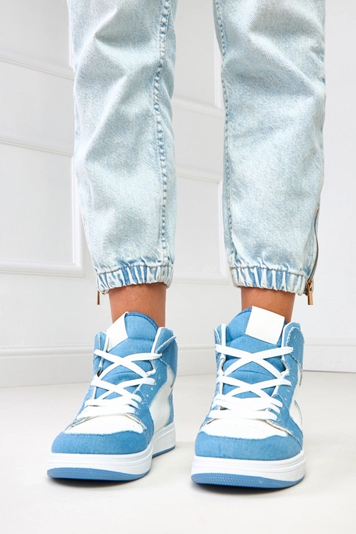 Baskets hautes au-dessus de la... Baskets hautes au-dessus de la...