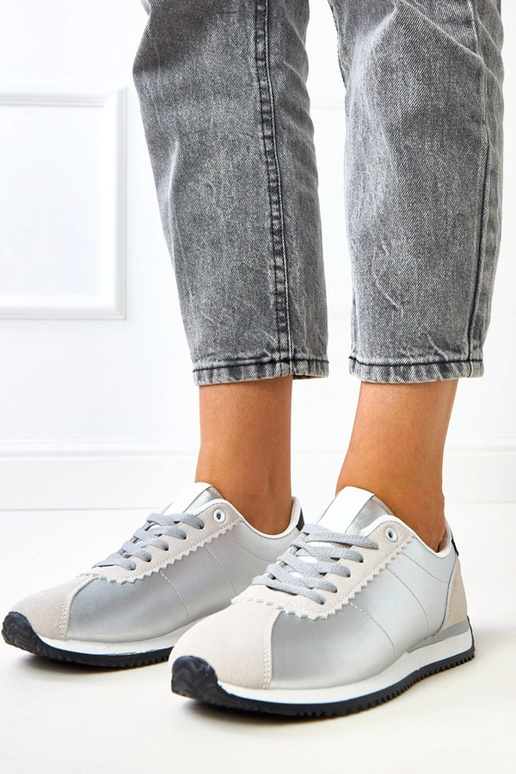 Baskets argentées avec insert couleur... Baskets argentées avec insert couleur...