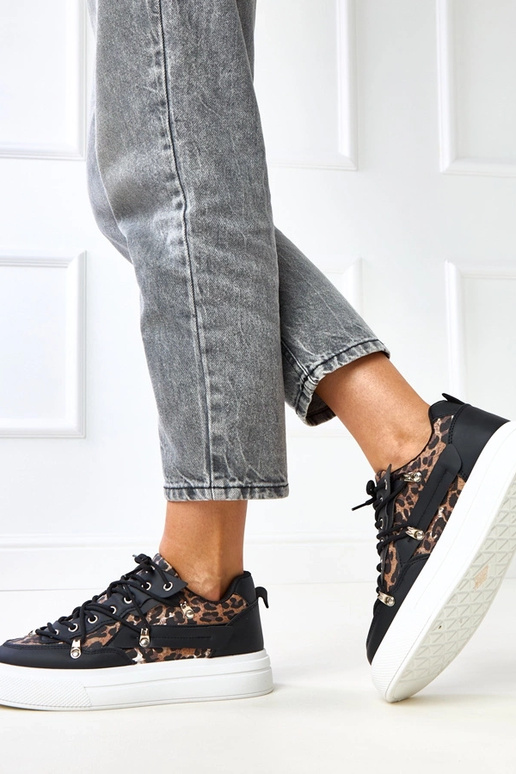 Baskets bicolores noires et blanches... Baskets bicolores noires et blanches...