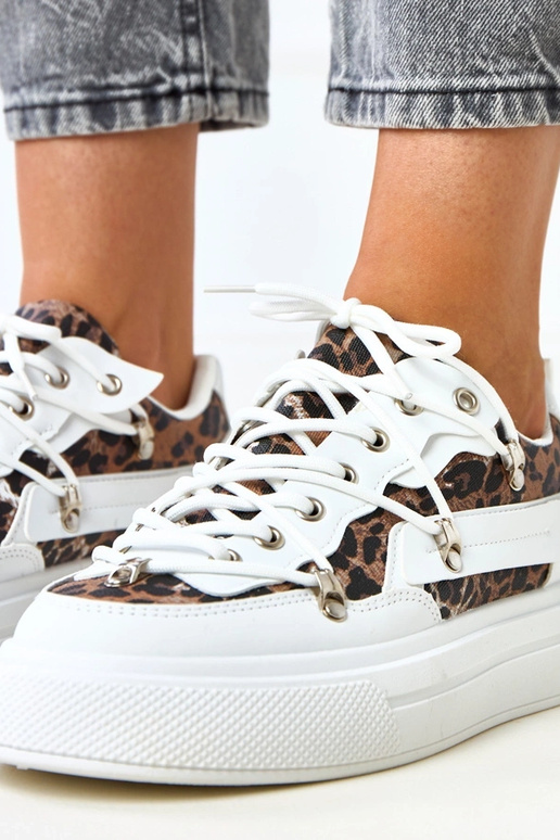 Baskets blanches sur plateforme avec... Baskets blanches sur plateforme avec...