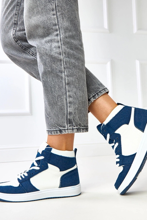 Baskets hautes au-dessus de la...