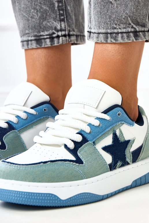 Wit-blauwe sneakers op een platform... Wit-blauwe sneakers op een platform...