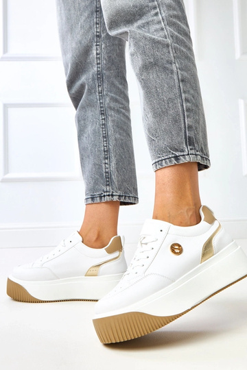 Witte sneakers op een... 2