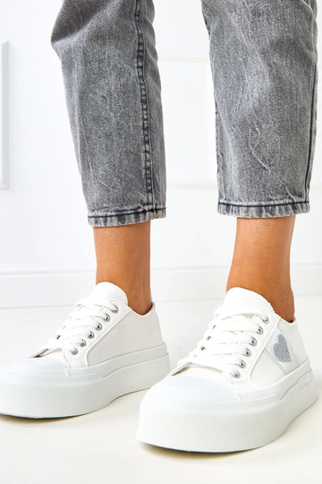 Witte sportieve sneakers op...