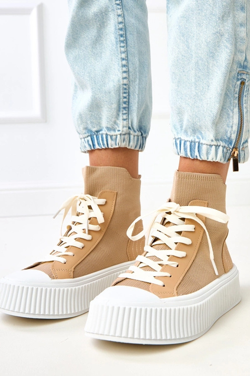 Bruine instappers met brede zool in... Bruine instappers met brede zool in...