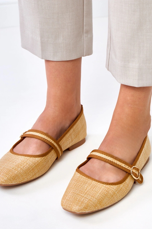 Braune geflochtene Ballerinas mit... Braune geflochtene Ballerinas mit...