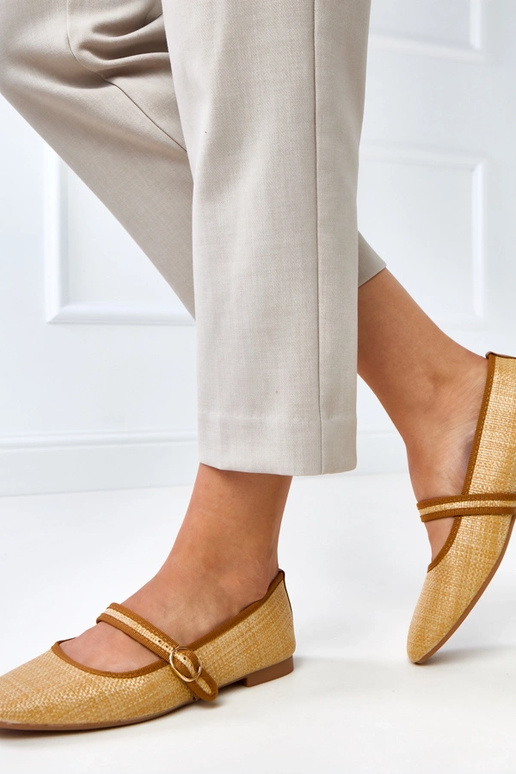 Braune geflochtene Ballerinas mit... Braune geflochtene Ballerinas mit...