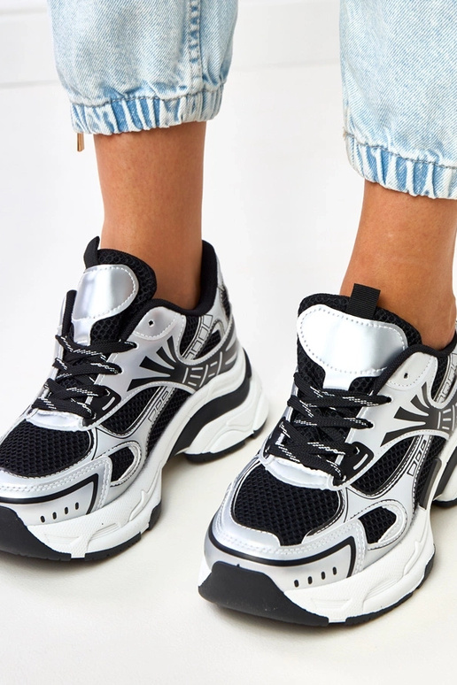 Schwarze Sportschuhe mit massivem...