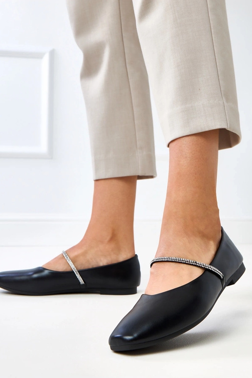 Ballerines noires avec une sangle... Ballerines noires avec une sangle...