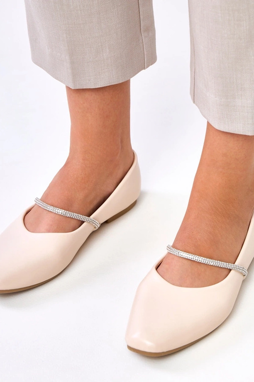 Ballerines sable avec une sangle... Ballerines sable avec une sangle...