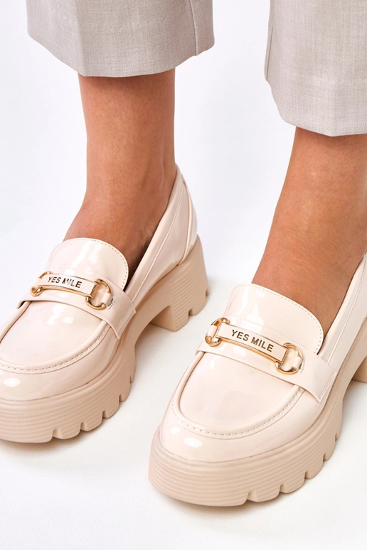 Zandkleurige lakleren instappers met...