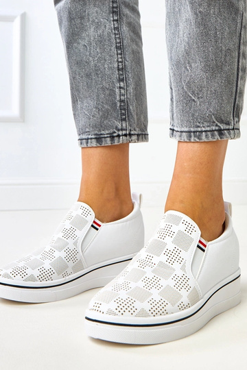 Witte opengewerkte sneakers... 2