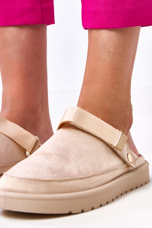 Zandkleurige muiltjes met... Zandkleurige muiltjes met...