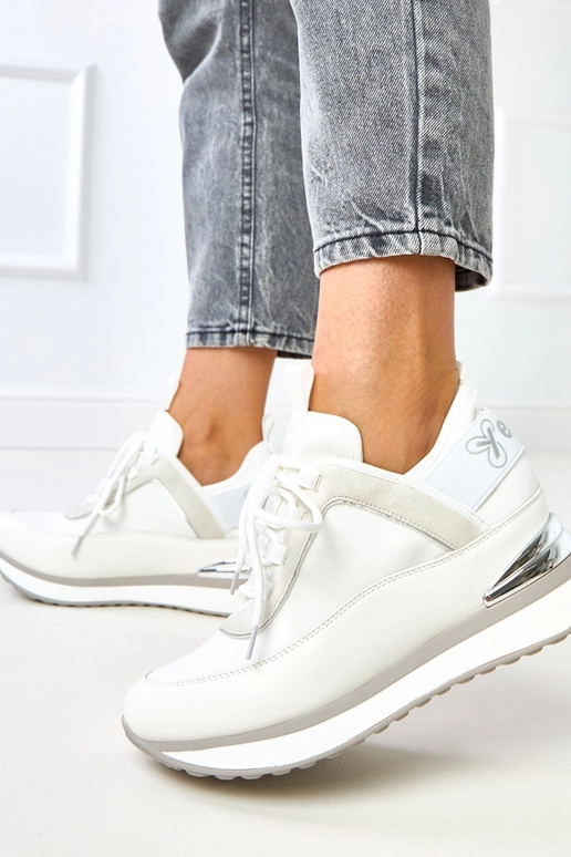Witte sneakers met verborgen platform... Witte sneakers met verborgen platform...