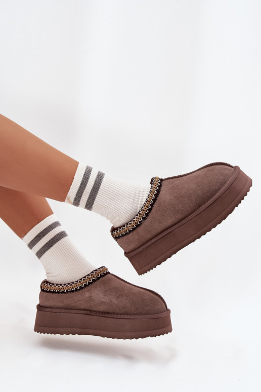 Niedrig aus INildleder Schneestiefel FemininHaftem mit einer Plattform Vinceza 97960 braune Farbe