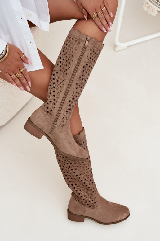 bottes pour femmes Sur un talon bas avec des éléments ajourés beige Il fautrcelline bottes pour femmes Sur un talon bas avec des éléments ajourés beige Il fautrcelline