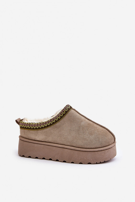 Bottes de neige Féminin avec une plateforme réchauffer avec de la fourrure à l intérieur couleur verte Remenia