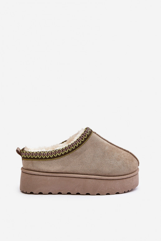 Bottes de neige Féminin avec une plateforme réchauffer avec de la fourrure à l intérieur couleur verte Remenia