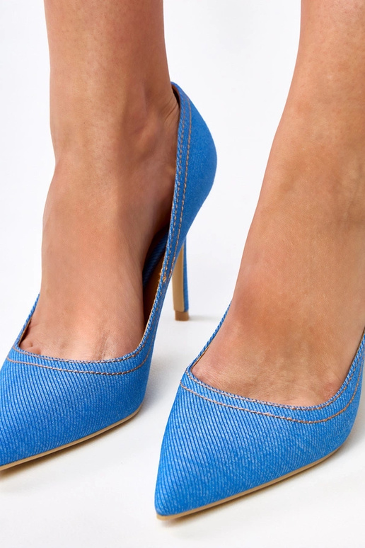 Chaussures à talon haut bleu clair... Chaussures à talon haut bleu clair...