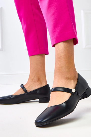 Chaussures à talon bas...