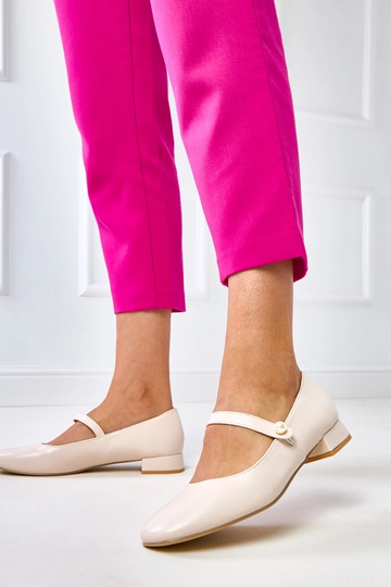 Chaussures à talon bas...